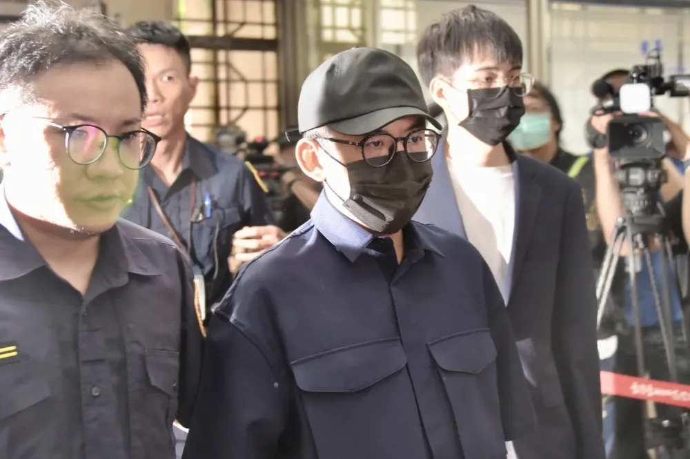 性騷擾事件後沉寂7個月　黃子佼今深夜發文向受害者道歉