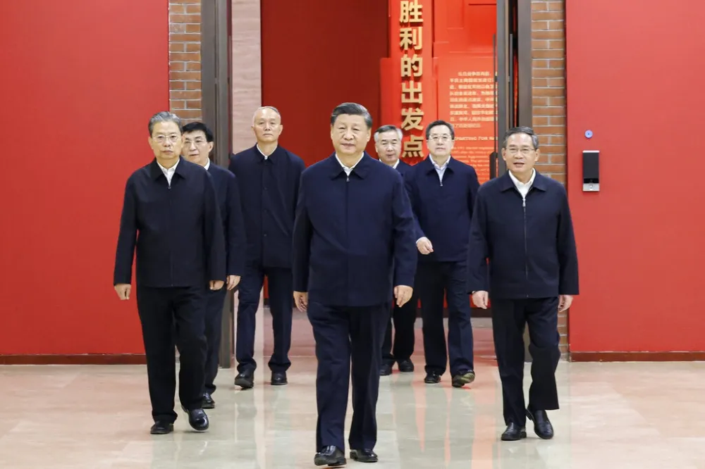一人獨裁劣幣逐良幣　眾臣俯首伴君如伴虎