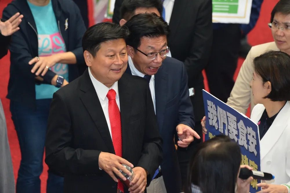 出奇招！改挺白營提明加開院會食安專報　傅崐萁喊集結在野力量監督民進黨