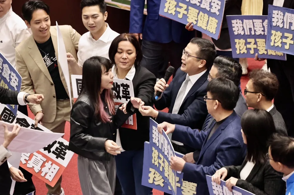 講到一半被黃捷搶麥克風　羅智強：謝謝徐巧芯阻止