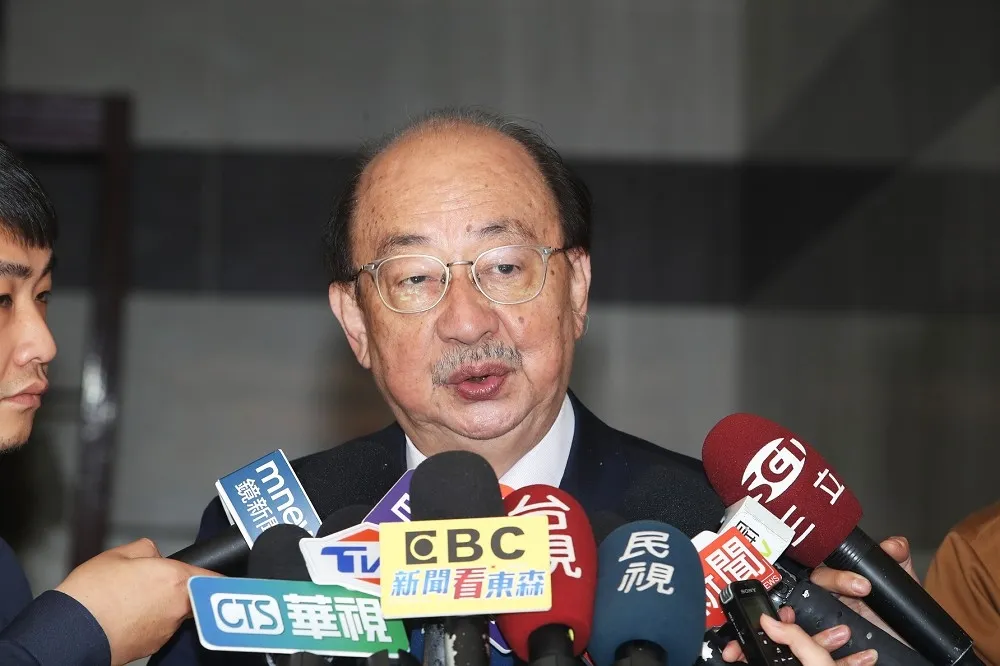 柯文哲自爆親出席明晚藍白黨團飯局　柯建銘酸：與虎謀皮、爾虞我詐