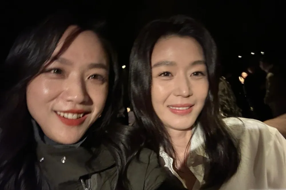 湯唯現身IU MV全網驚喜　合體全智賢自拍技術太爛被笑翻