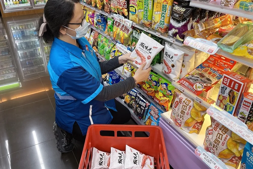 【退貨辦法】「蝦味先香辣口味」含致癌蘇丹紅辣椒粉！四大超商、量販、超市等 8 家退貨方式懶人包