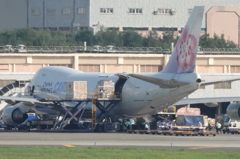 【快訊】華航驚傳意外　飛機維修員遭起落架夾死