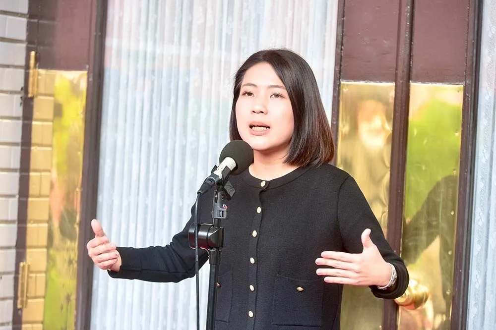 徐巧芯遭綠官方Threads批「又醜又矮」　民進黨高雄黨部道歉了