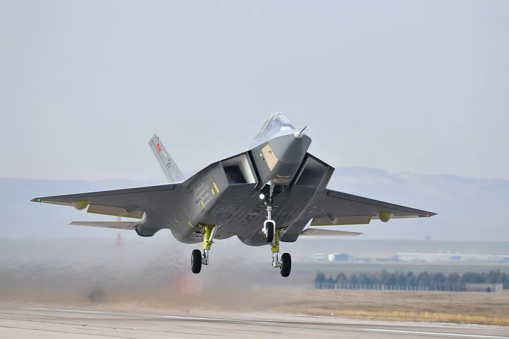 【有片】土耳其第五代「可汗」戰機首飛成功　未來將與F-16搭配捍衛領空