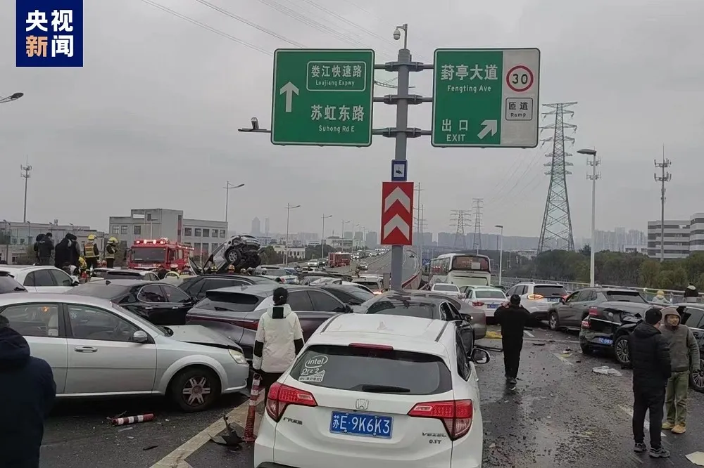 驚悚！中國蘇州快速道路結冰百輛車連環撞　至少9人受傷