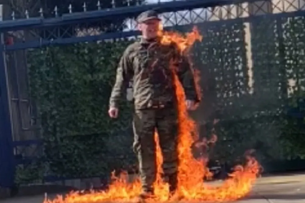 【有片】自稱美空軍現役軍人男子　在以色列駐華府大使館外自焚抗議