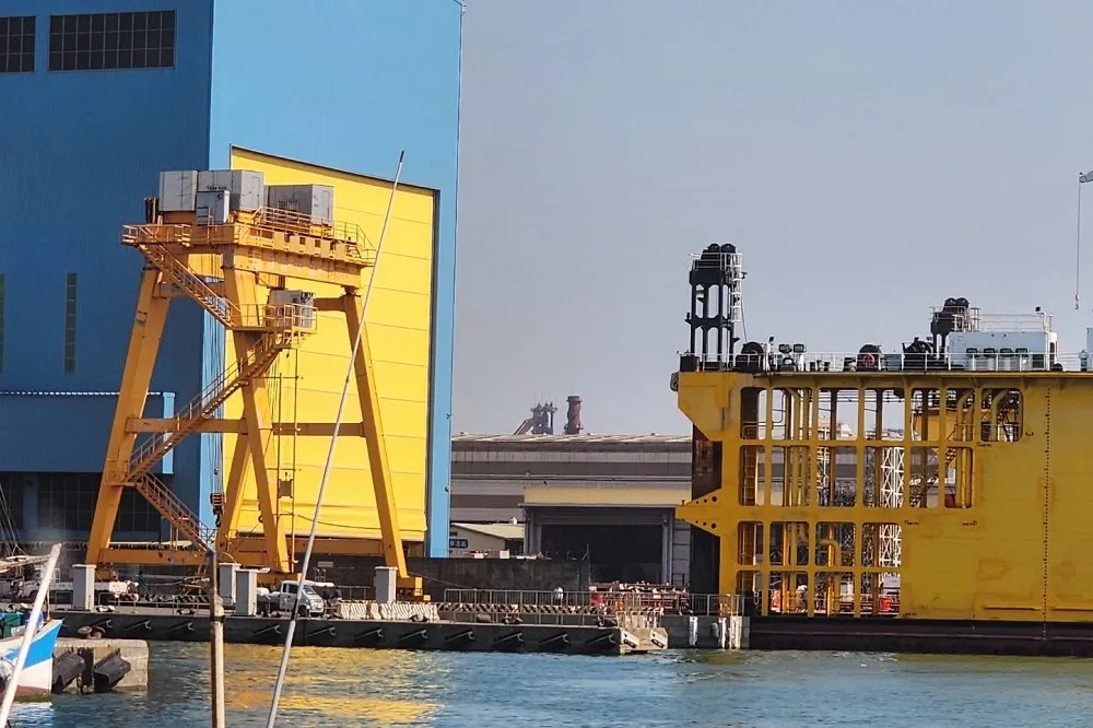 國造海鯤號潛艦首次開門見客　今17時將從海昌廠移入浮動船塢作業