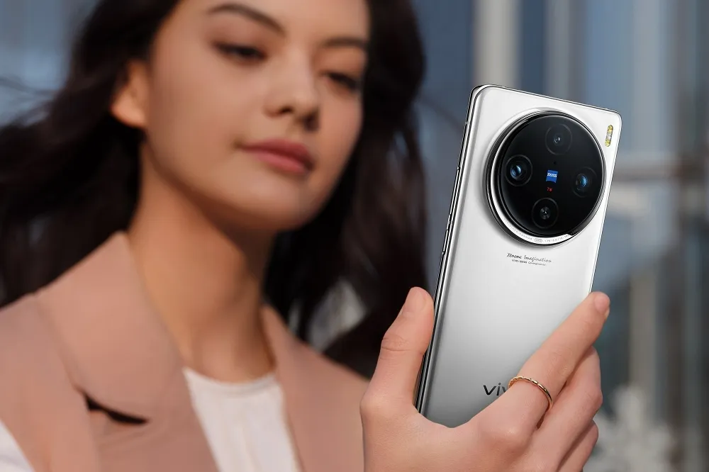 vivo X100 Pro「白月光」抵台開放預購！50W 無線充電座、TWS 3e 無線藍牙耳機同步亮相