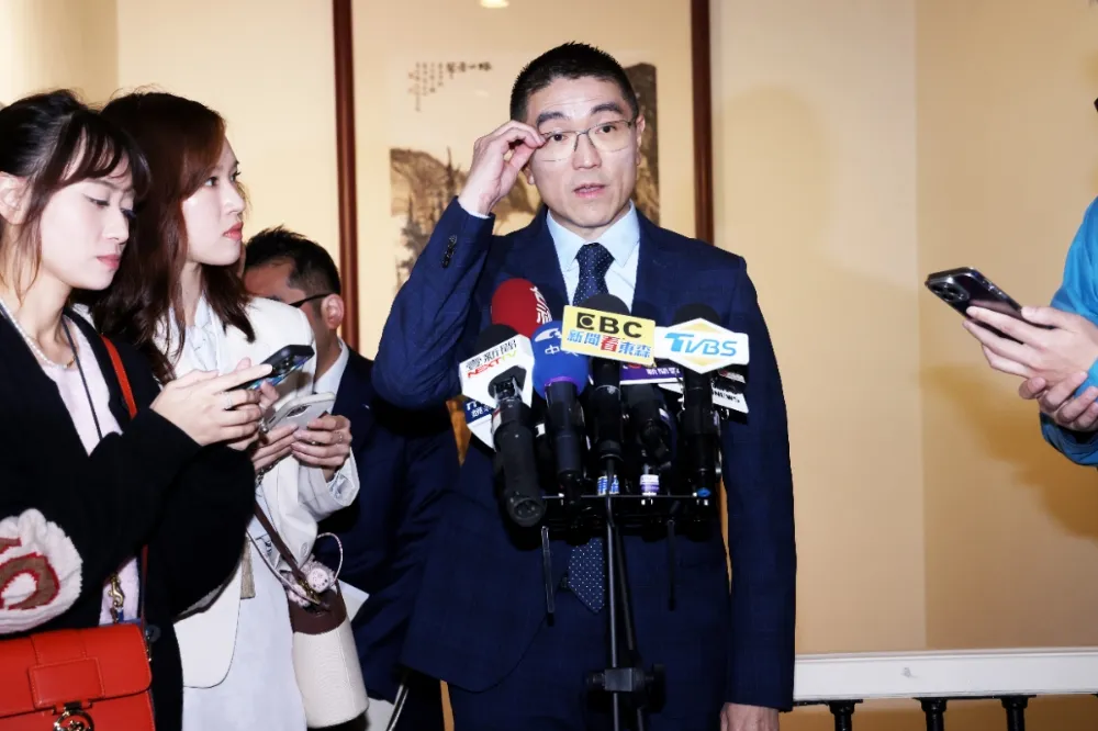 基隆東岸商場爭議謝國樑被罵翻　數據顯示超過5成聲量來自親綠粉專