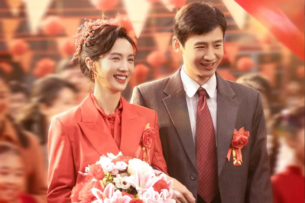 白敬亭春晚強佔C位敗光路人緣　新劇《南來北往》與金晨雨中熱吻卻收視狂飆