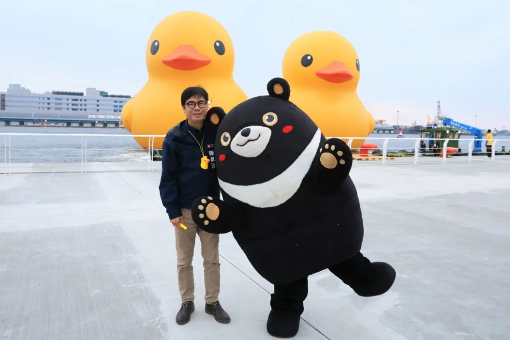 黃色小鴨吸客900萬人！陳其邁滿意度飆升近8成5　觀光經濟近9成肯定