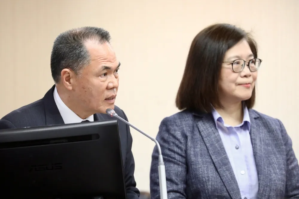 海巡署還原翻覆經過！中國快艇40節高速強行大轉彎右傾　僅左舷有撞擊點