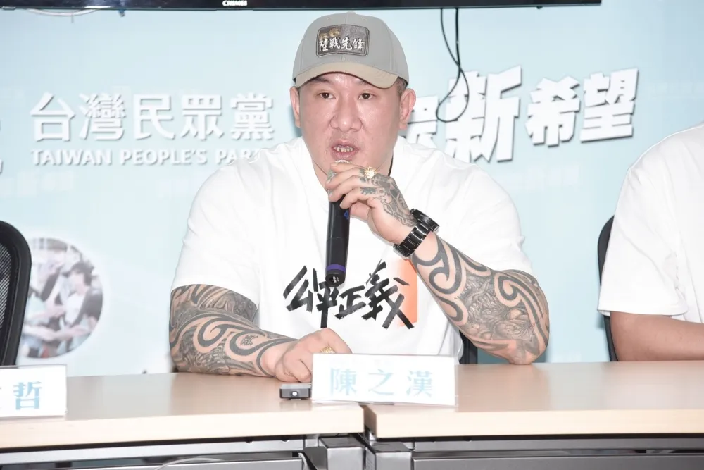 館長不滿前員工用手機竊錄會議PO網　怒告洩密求償10萬敗訴
