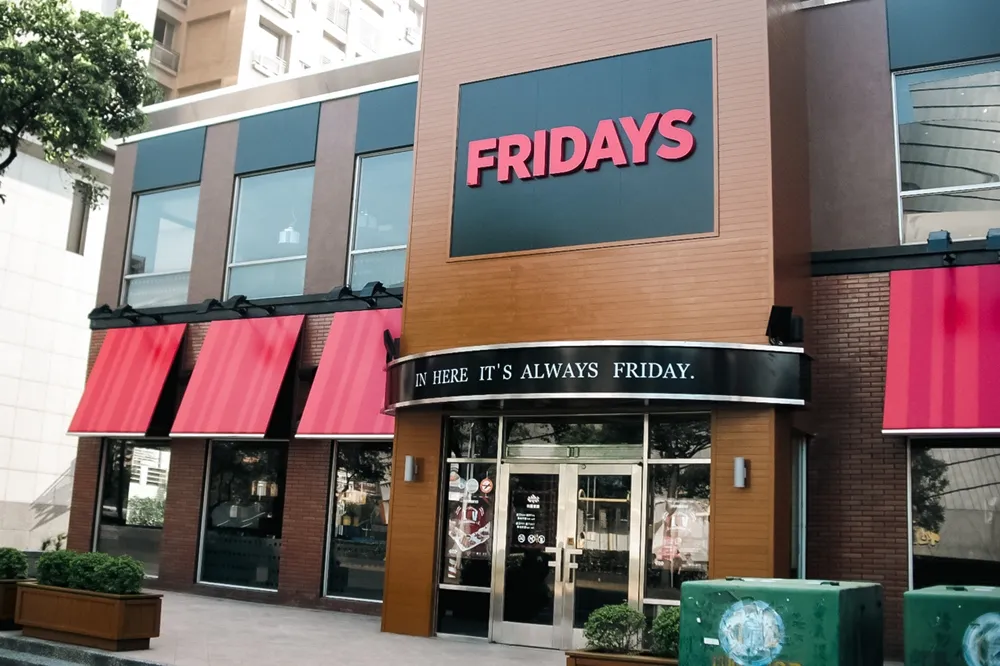 歇業倒數！TGI FRIDAYS 桃園餐廳「生啤酒、長島冰茶喝到飽」超過癮　加碼「炭烤豬肋排、沙朗牛排」免費送