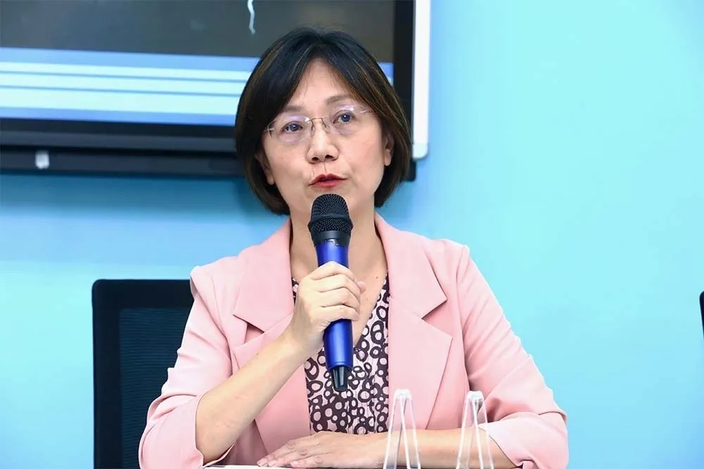 翁曉玲提總統二輪制遭嗆「異想天開」　連發3篇文反擊：輪不到綠委評頭論足