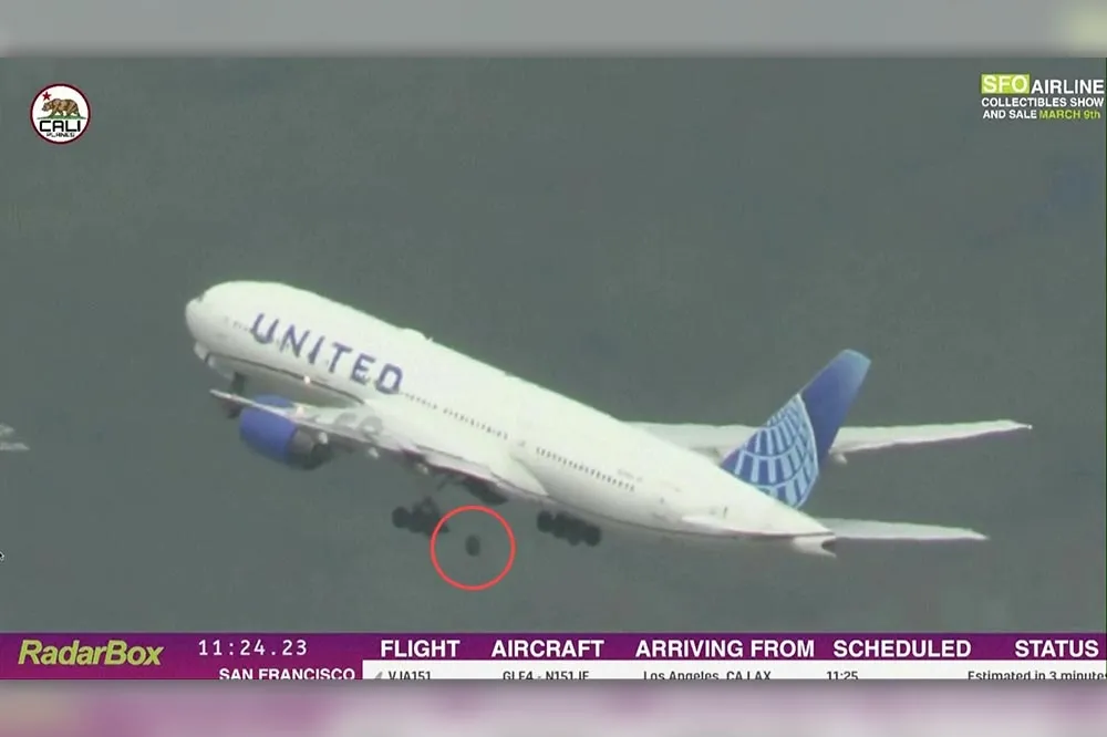 【有片】傻眼！聯合航空客機剛起飛就掉輪胎　砸毀地面車輛