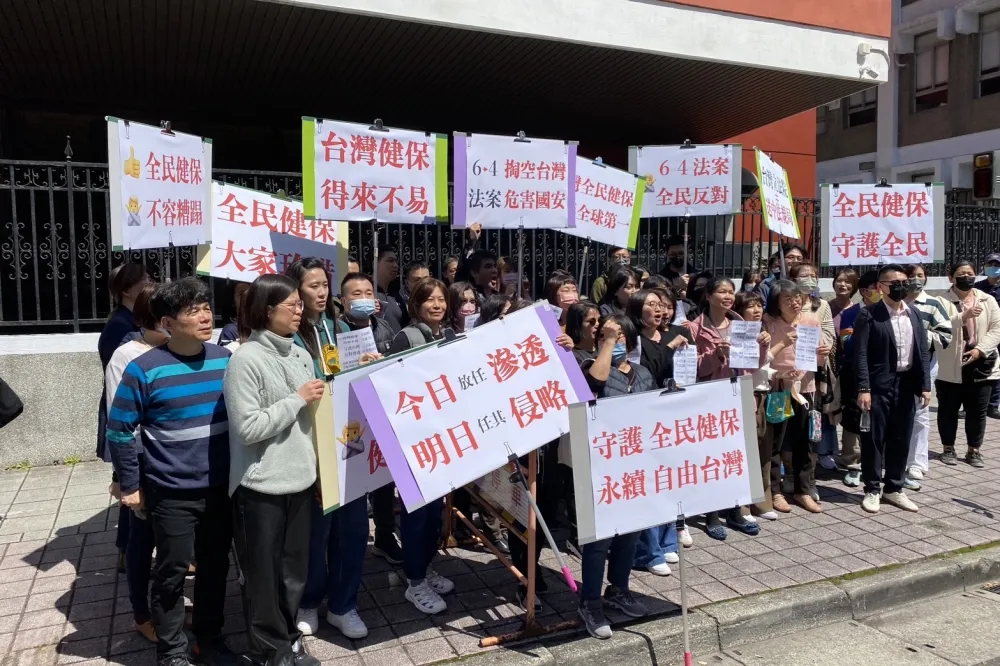 藍提縮短中配入籍年限　民團抗議卻激喊罷免侯韓