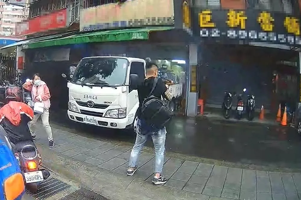 土城當鋪遭黑道尋仇狂轟51槍　 弘仁會大哥涉教唆判刑10年