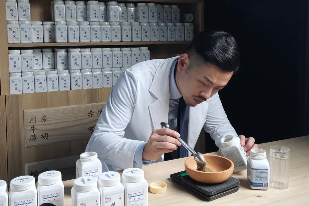 誤食蘇丹紅怎麼辦？中醫師出身的網紅 77 老大分享 3 招飲食策略　加速護肝解毒