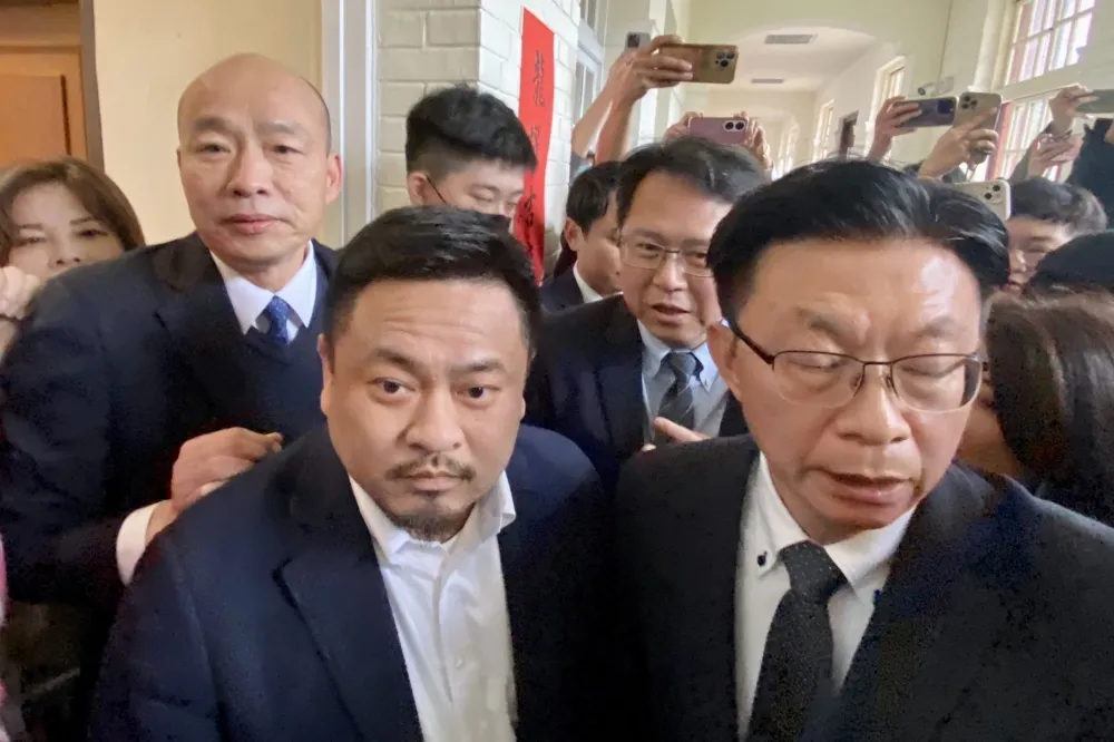 【不斷更新】立院質詢開天窗！綠委怒衝院長辦公室堵人　韓國瑜邀進入會客室