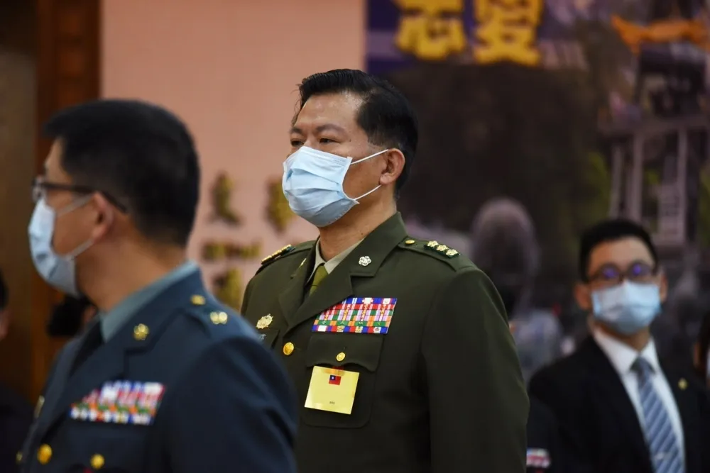 特勤少將謝靜華當街激吻「女軍官」　國安局決議停職移送監院