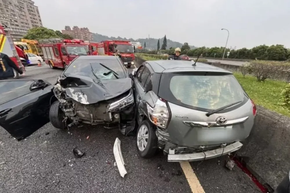 國道3號安坑隧道9車追撞　6人掛彩另2人重傷送醫不治