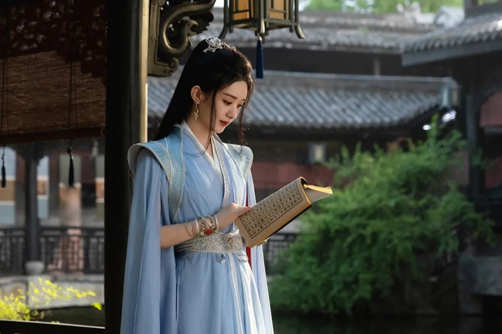 《與鳳行》流量狂飆趙麗穎人氣炸裂　她卻因「1周發文連錯3次」遭譏：絕望的文盲