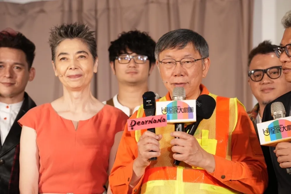柯文哲、賴佩霞合演音樂劇　柯被問「台智光案」震怒：怎麼是檢討我