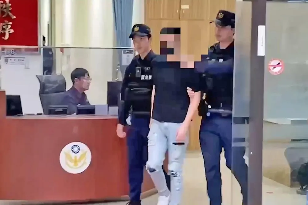 【暴砸片】2惡煞疑幫網紅館長出氣　持球棒砸吳珊儒開的「無聊咖啡」