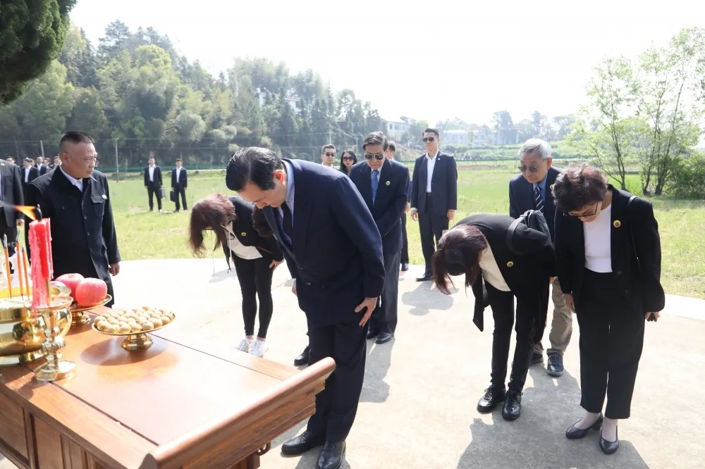 驕傲的不是血統與姓氏    而是獨立的靈魂與正直的品格