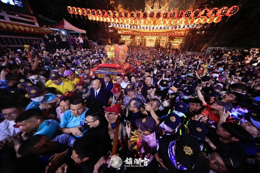 鎮瀾宮大甲媽祖遶境起駕20萬人隨行　彰警防搶轎打造鑾轎安全通道