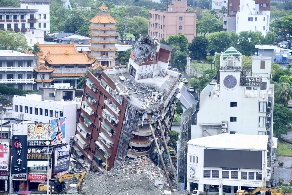 【花蓮7.2強震】3貓4雞仍受困天王星　民眾幫雞群叫外送「青菜+飲料」指名空投