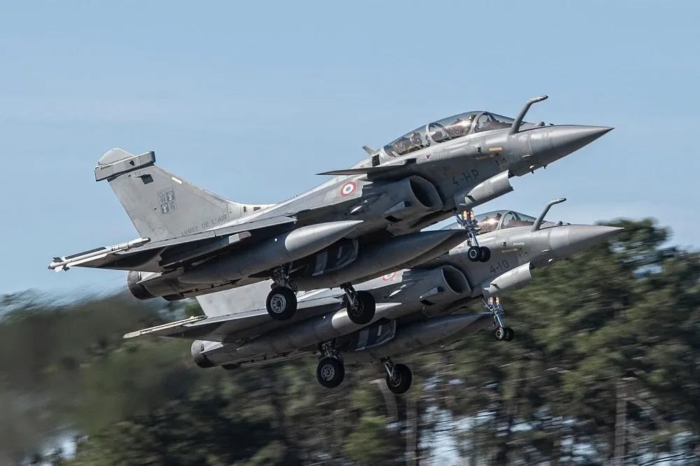 【有片】塞爾維亞敲定1050億軍購合約　將向法國採購12架「飆風」戰機