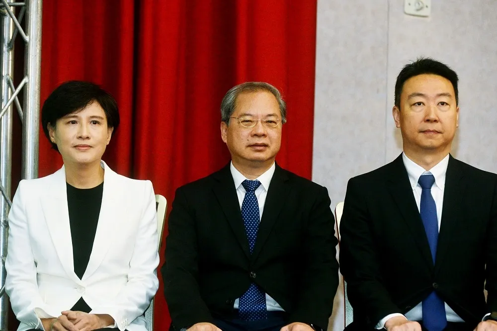 快訊／卓榮泰宣布新內閣團隊　鄭麗君任副閣揆、龔明鑫任政院秘書長