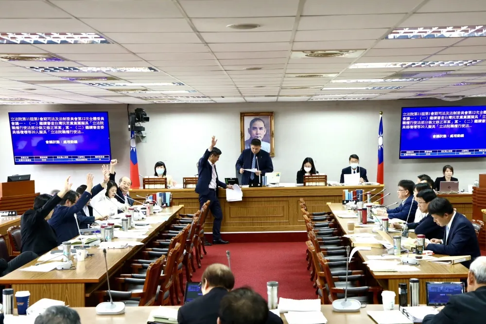 綠提44次散會仍擋不住國會改革修法　藍白聯手20案未實質審查即全送協商