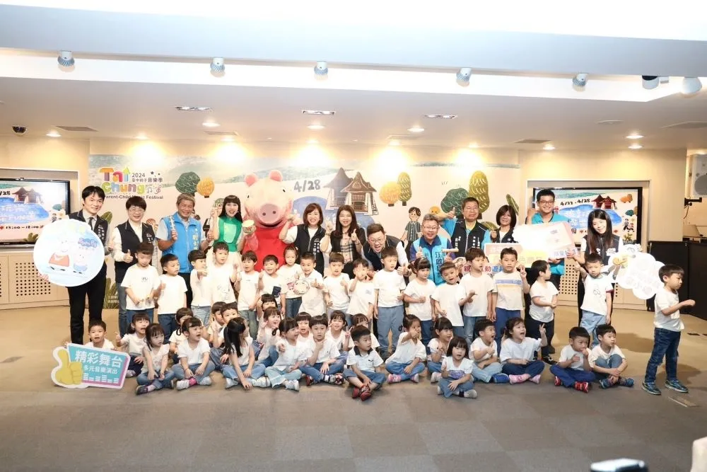 全台首座「佩佩豬」巨型氣偶現身  台中親子音樂季4月27、28台中公園超萌登場