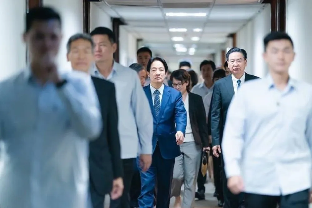 賴蕭赴外交部聽取業務簡報　下屆國安首長均在座