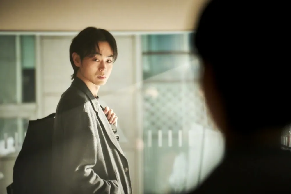 《寄生獸：灰色部隊》打趴《淚之女王》Netflix全球收視奪冠　菅田將暉客串埋第二季伏筆