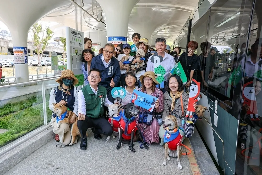 狗狗藝文輕旅行　帶毛孩搭輕軌看展覽