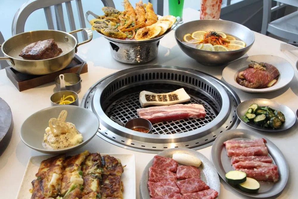 【完整菜單片】台中十大燒烤名店「笨豬跳韓式燒肉」重新改裝！開幕限定盲盒即刻開抽　道地韓食、餐後甜點超吸睛