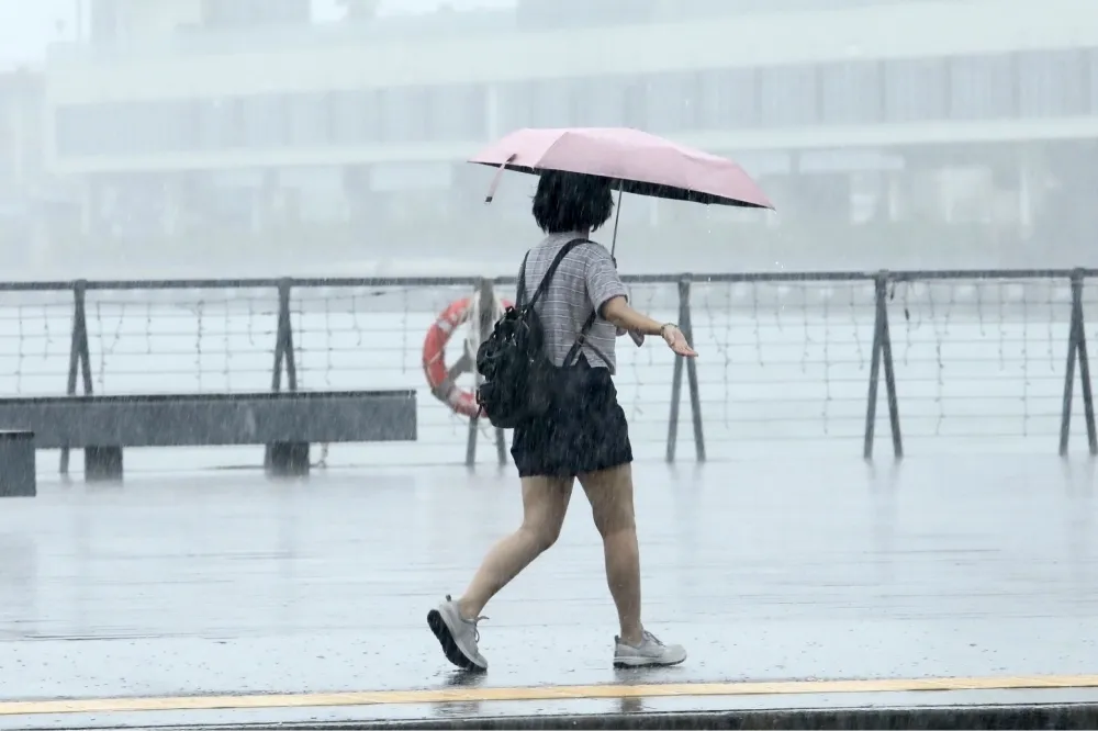 快訊／高雄雨神狂炸　西南外海出現渦旋慎防龍捲風及冰雹侵襲