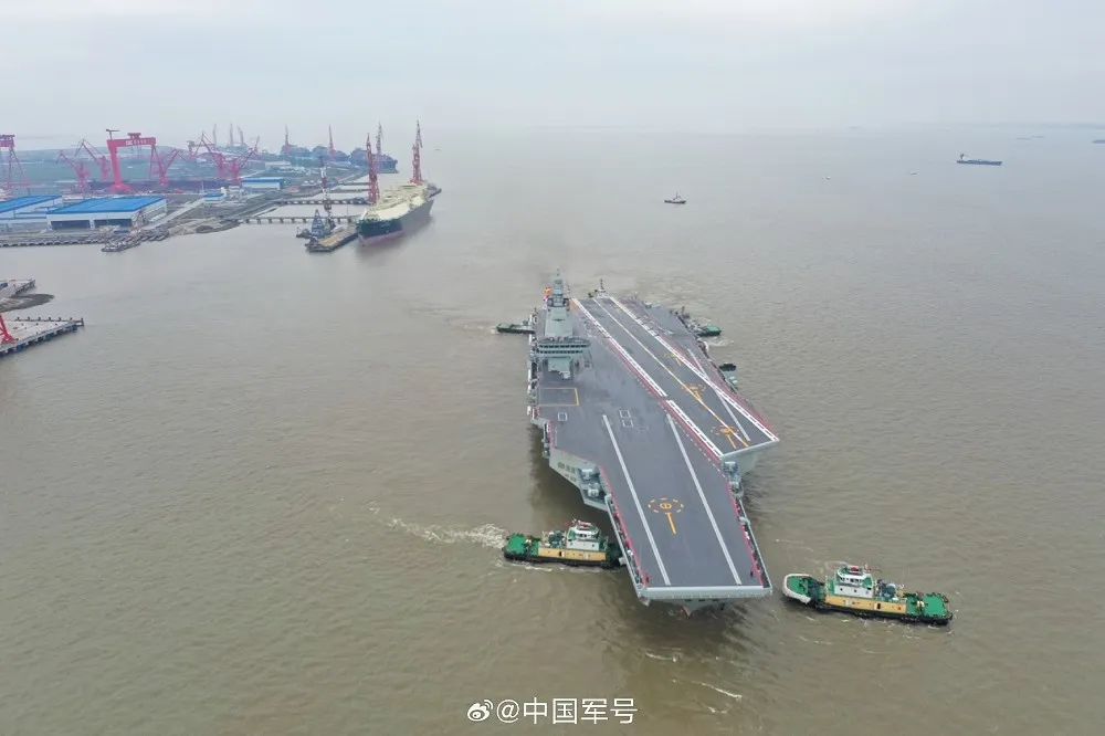【有片】解放軍「福建號」航艦首度海試　初步測試動力、電力系統
