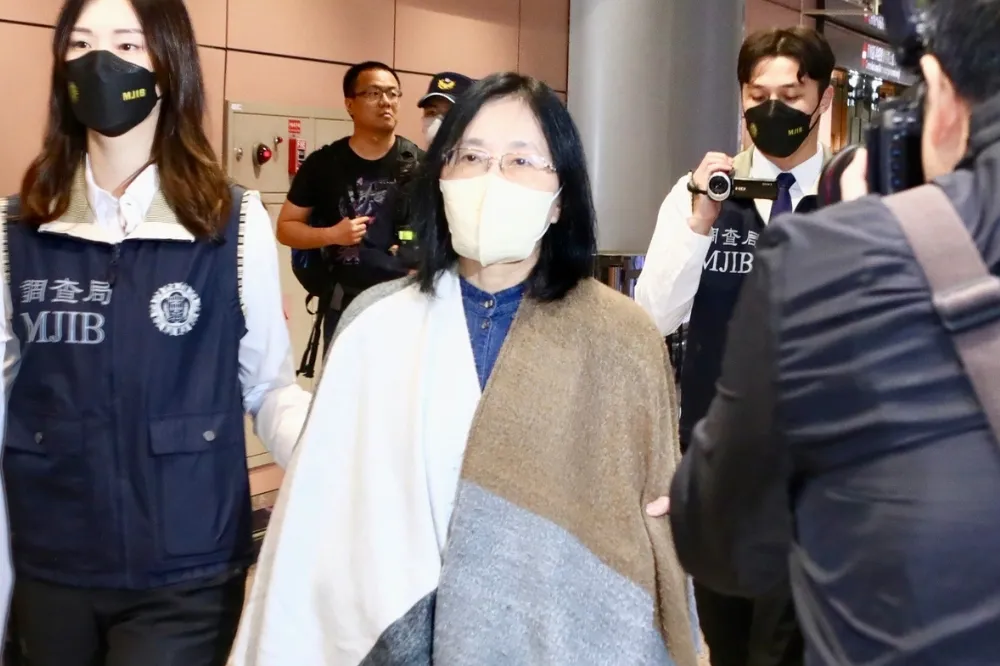 貴婦奈奈男友母哭訴「逃得無奈」　返台不是為健保而是想盡孝