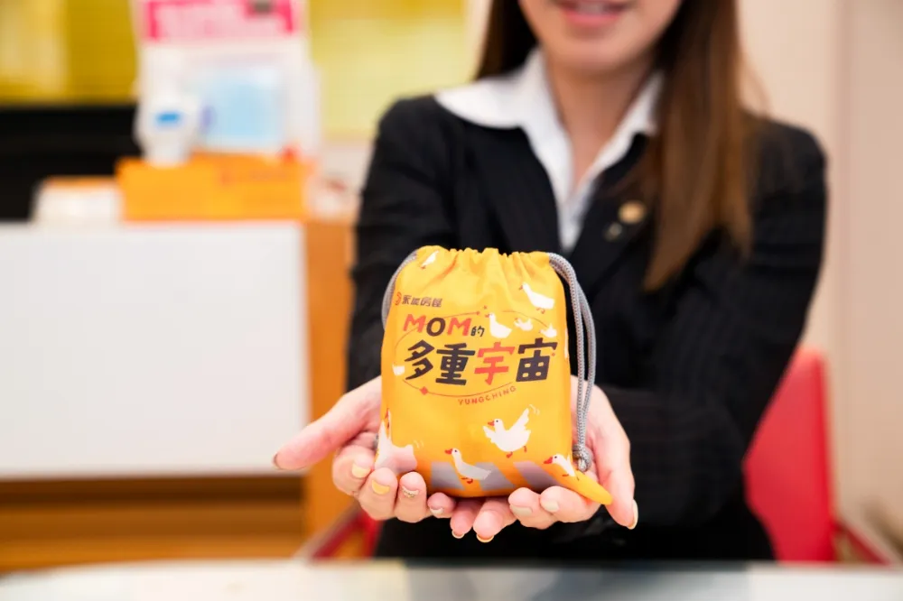 永慶房屋母親節祝媽媽們幸福「袋」著走