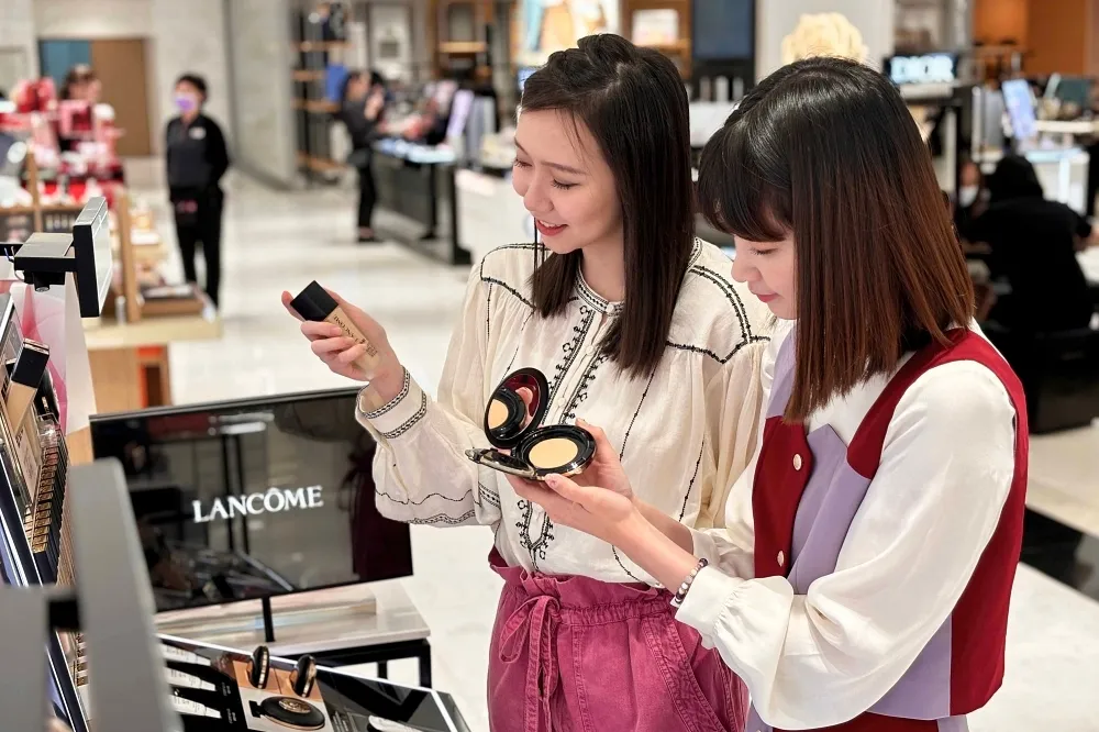 【母親節百貨優惠回饋懶人包】新光三越、環球、SOGO、三井 OUTLET 等 8 家百貨公司活動一次看