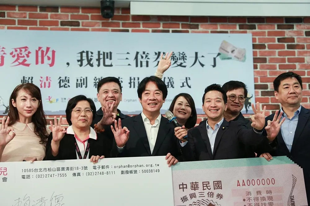 人物側寫／昔逆風慘遭黨內罵「死小孩」　反英大將何志偉搖身一變「府高層」