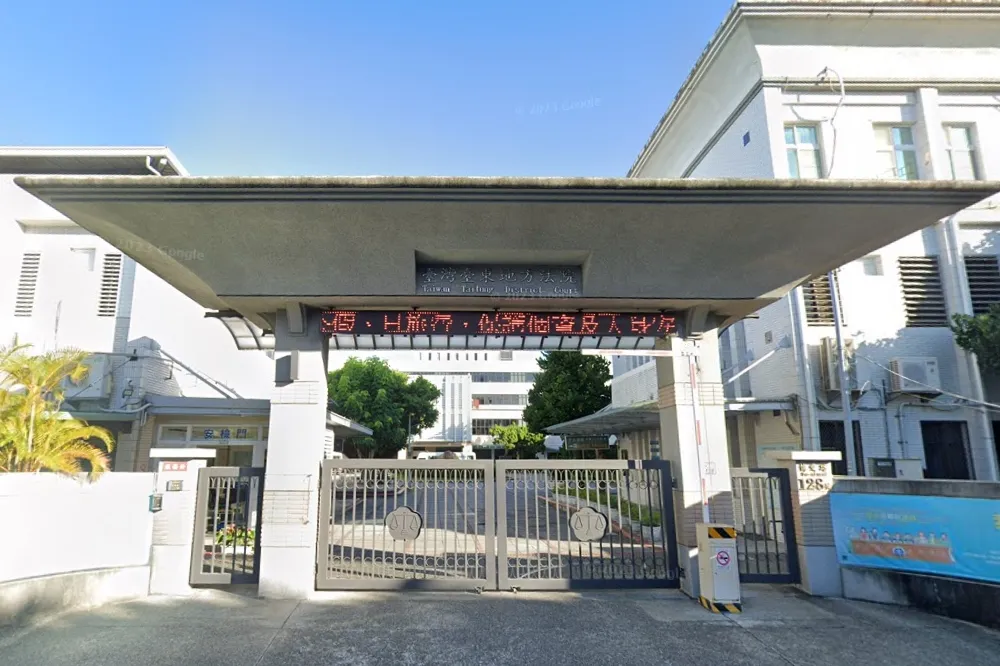檢察官庭審中突脫下法袍要午休　審判長傻眼喊「蛤」下令繼續開庭