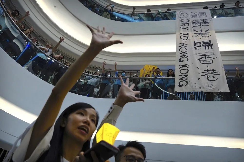 YouTube遵從禁令封鎖《願榮光歸香港》　香港金融中心地位再受侵蝕